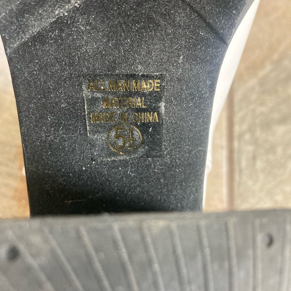 Soda white ankle boots with black 3 inch heel size 5.5 EUC - Picture 9 of 9